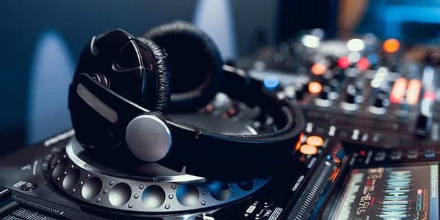 Mixing Electronic Music