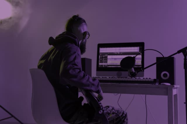 Logic Pro - Play, Record, Repeat
